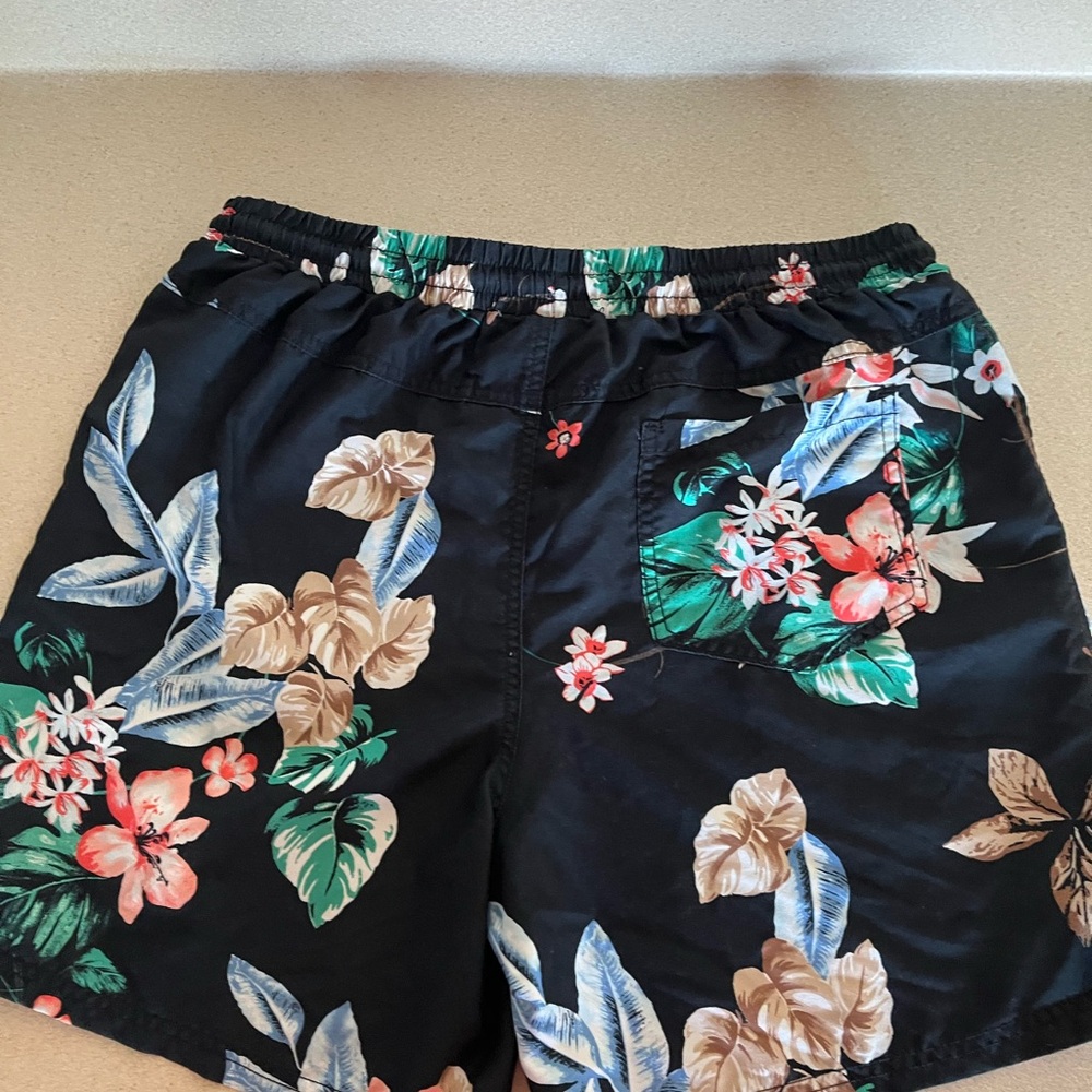 No Boundaries Black Floral Shorts
Like New